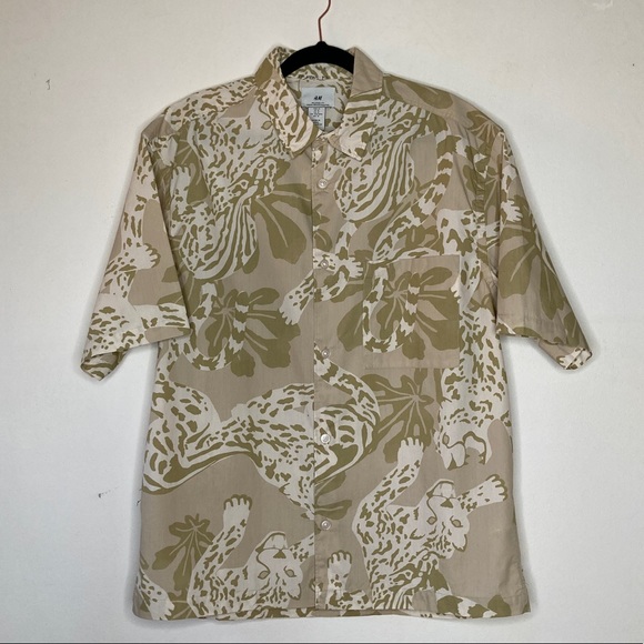 NWT - H&M relaxed fit short sleeve shirt - SIZE MD - Picture 4 of 11